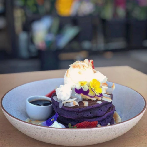 cafes__3192_Cups & Blooms
